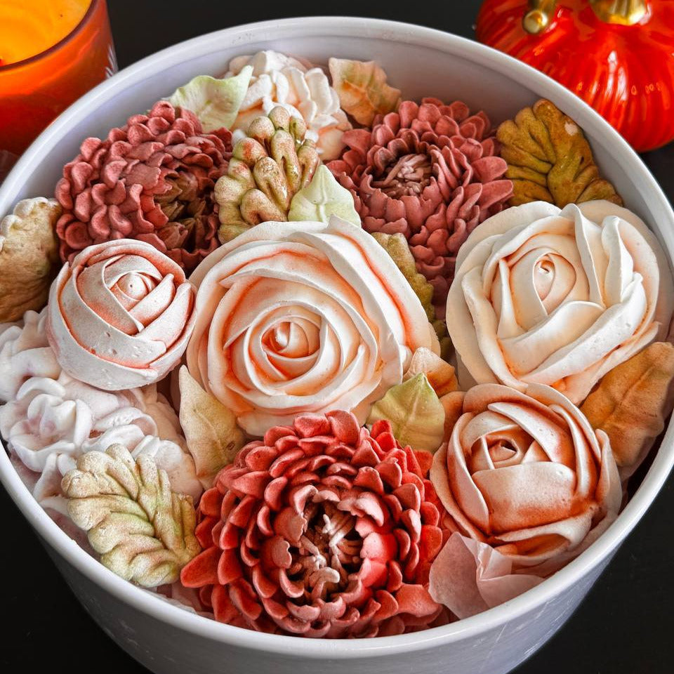 Marshmallow Autumn Blooms Box – 25 cm
