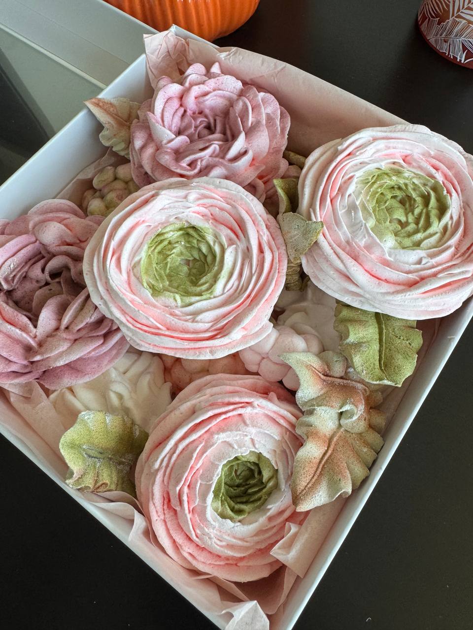 Marshmallow Flower Box – 20×20 cm