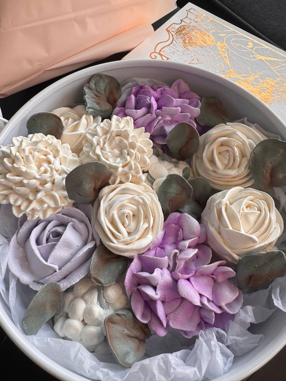 Marshmallow Sweet Lilac Petals Box – 25 cm