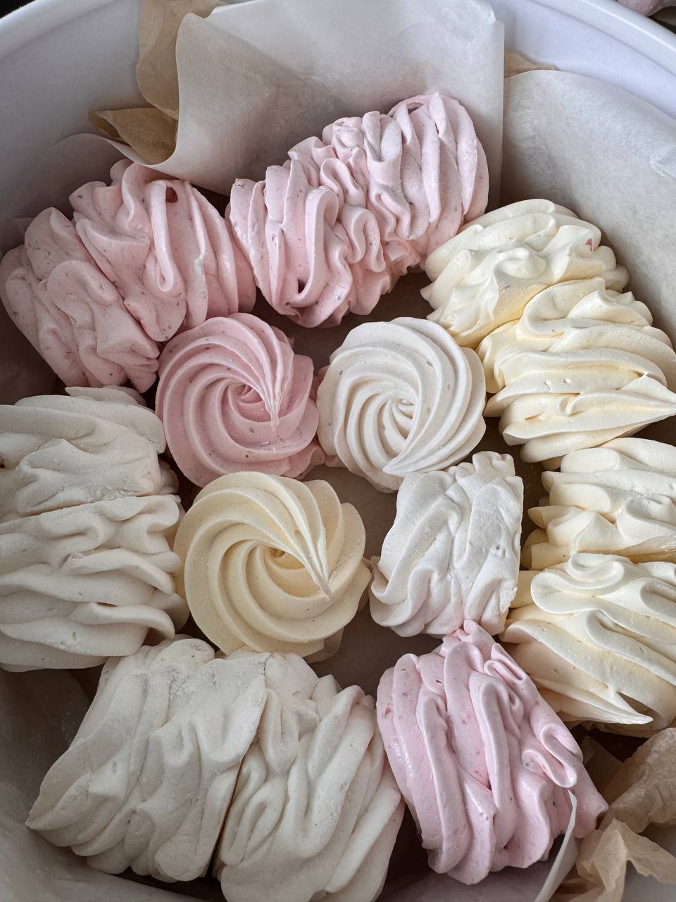 Roses and Peonies Marshmallow Flower Arrangement (25 cm)