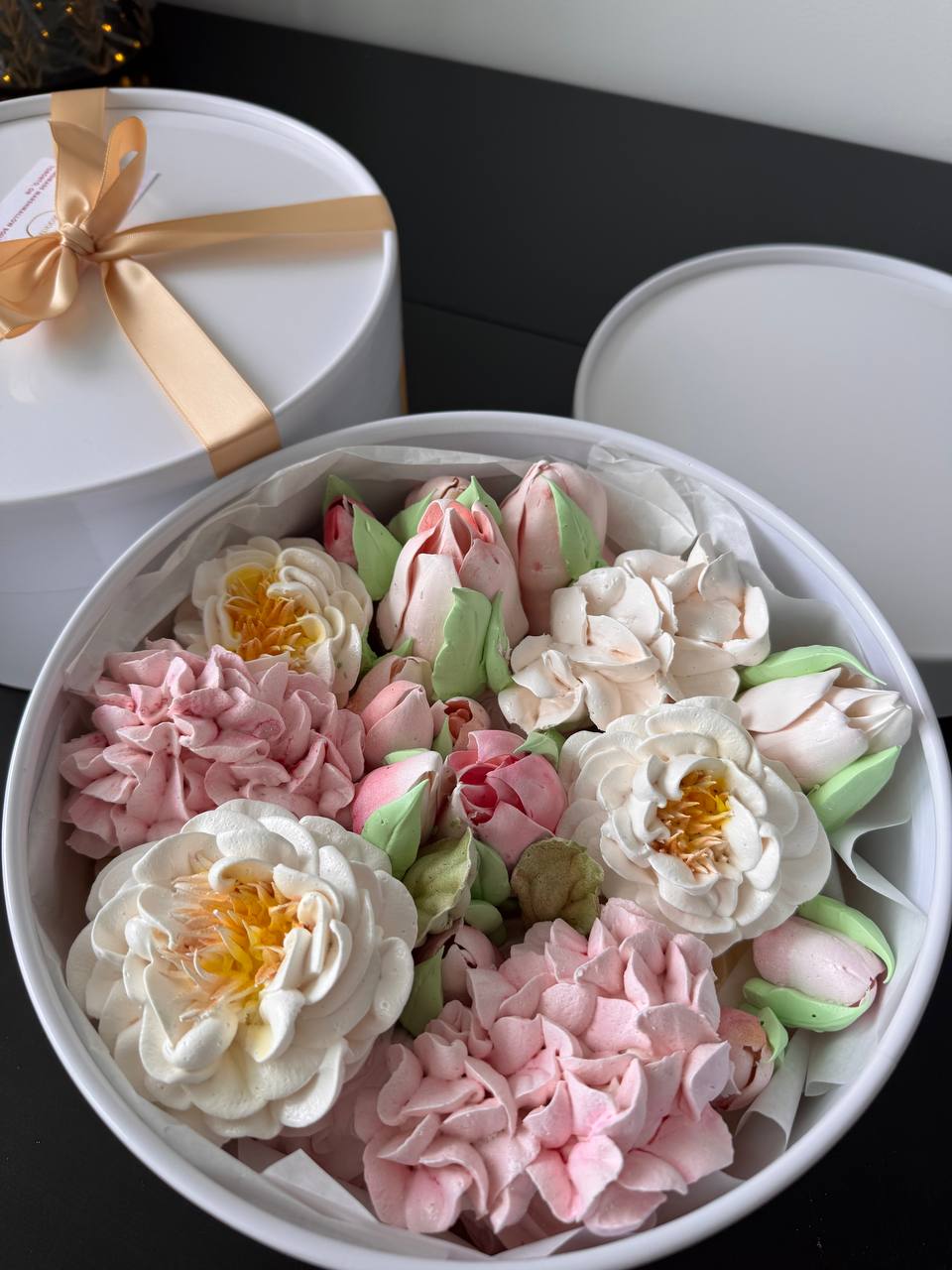 Summer Marshmallow Flower Arrangement (25 cm)
